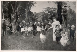 Familien Köselitz - um 1898 gemalt von Rudolf Köselitz mit Hermann, Heinrich, Theordor und Frauen (Andere) Familien Köselitz - um 1898 gemalt von Rudolf Köselitz mit Hermann, Heinrich, Theordor und Frauen (Andere)